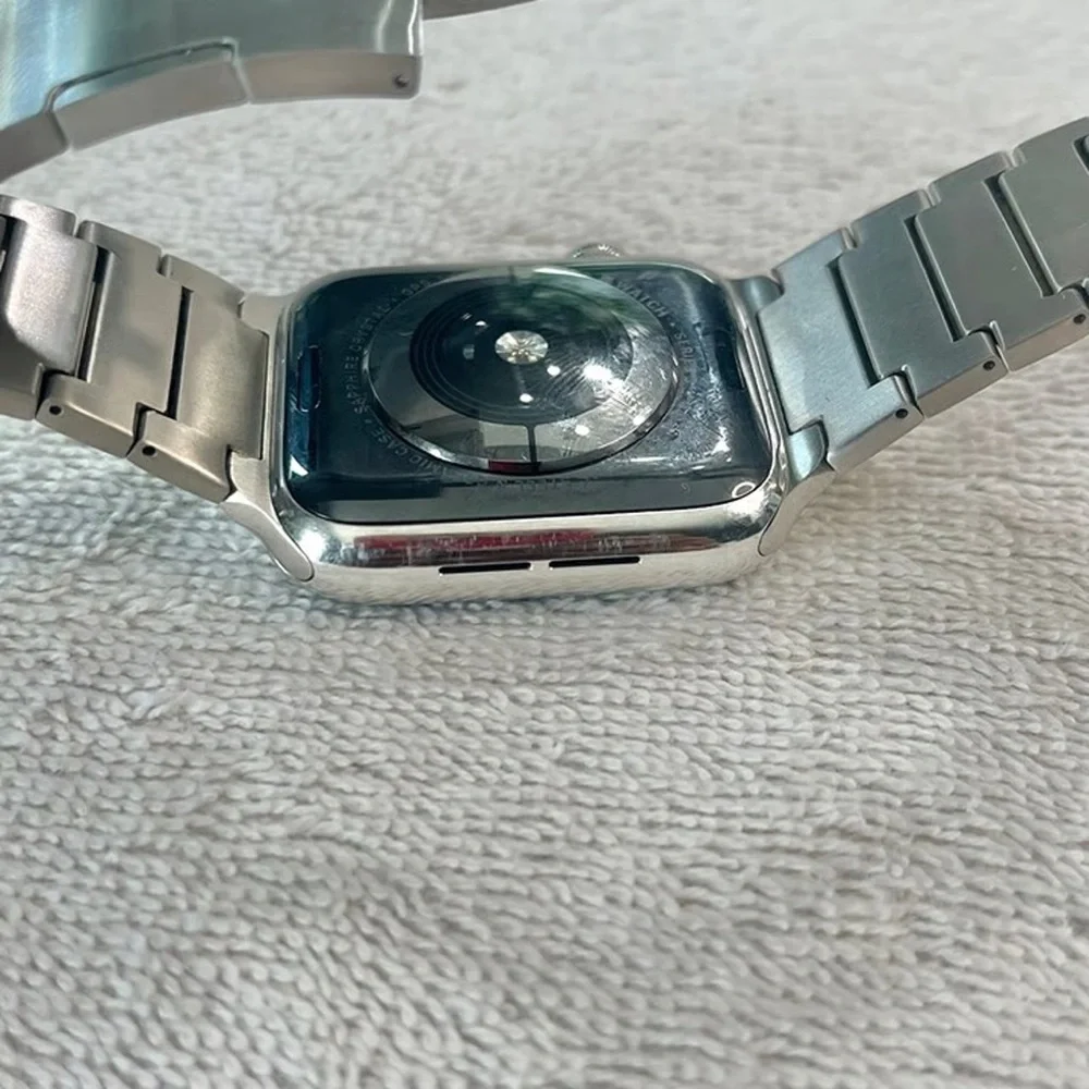 Apple retailed $799
